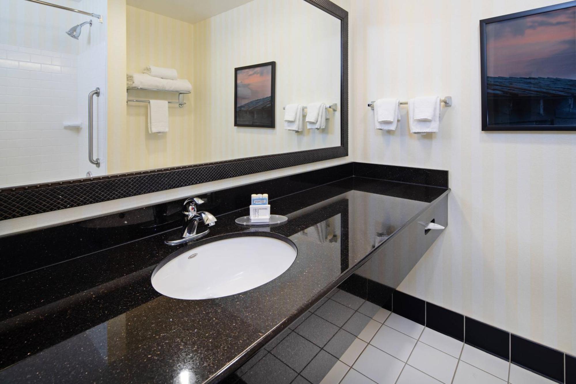 Fairfield Inn & Suites Seattle Бремертон Экстерьер фото